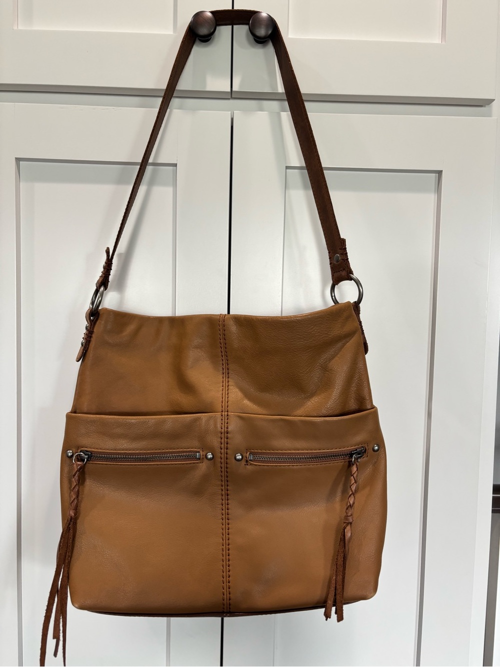 ⛱️The Sak Tan Leather Shoulder Bag with Braided Tassels